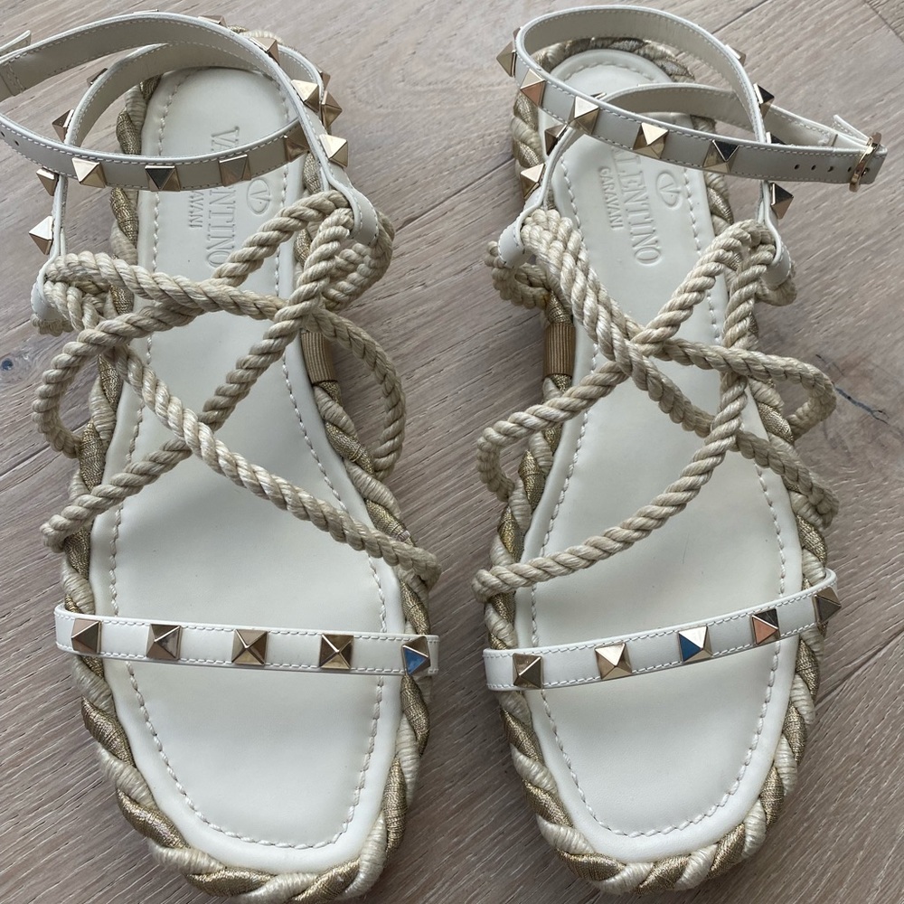 Valentino Garavani studs sandals size 37